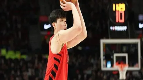 化州“村BA”第二赛季完美收官，冠军队喜提丰硕土特产大奖